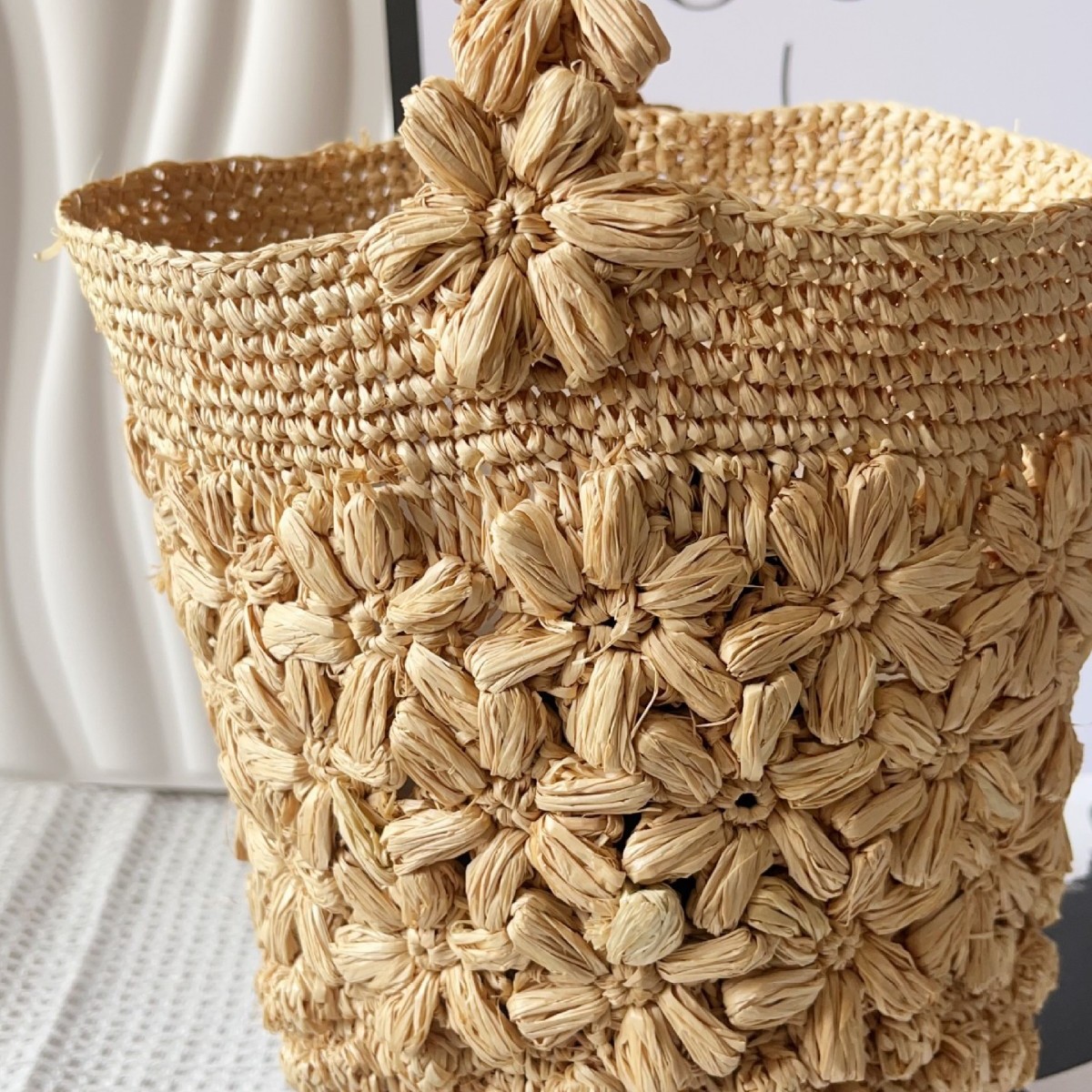 女性用サマーラフィア織りバケットバッグ　手作りクロシェフラワ - Women'S Raffia Bags のレビューと価格