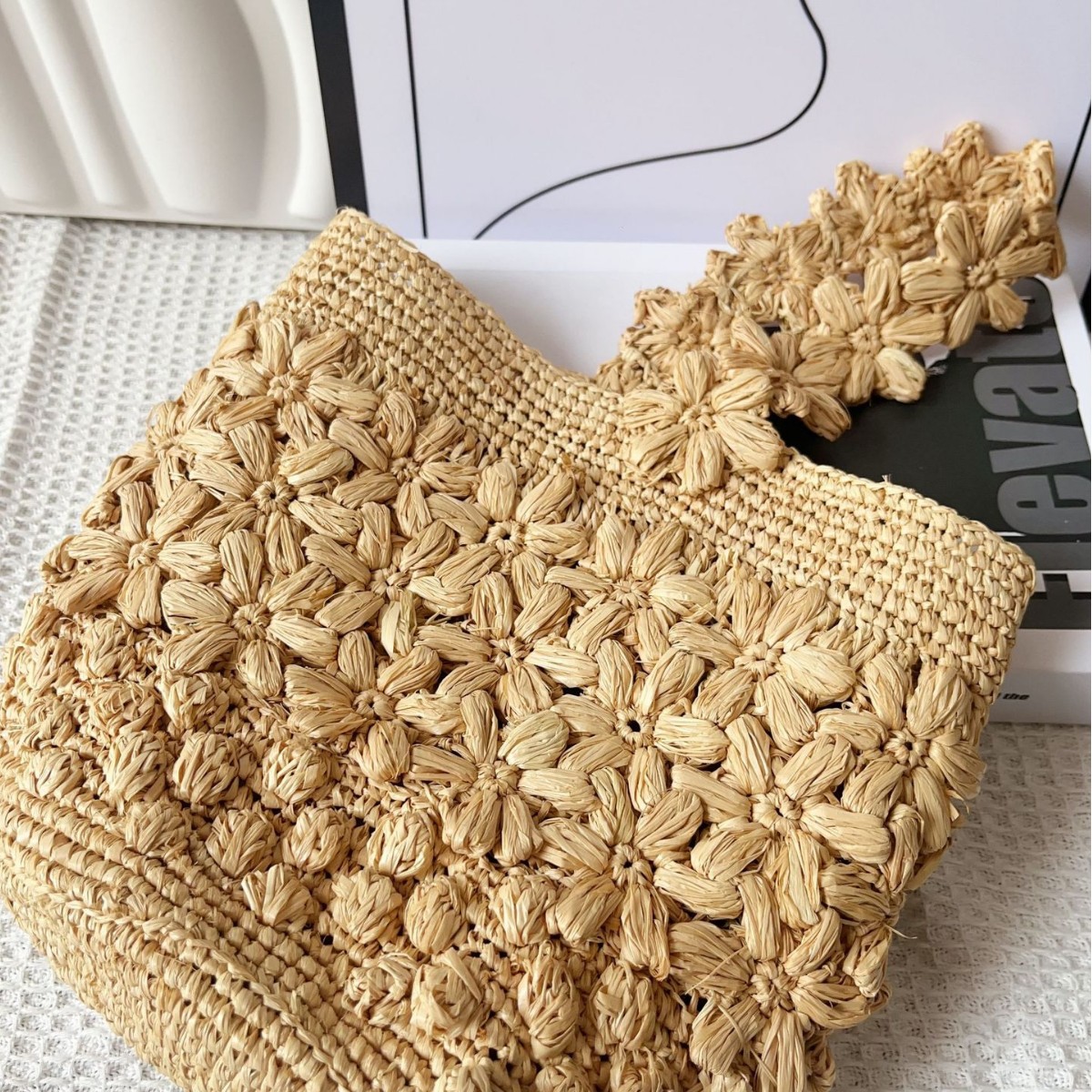 女性用サマーラフィア織りバケットバッグ　手作りクロシェフラワ - Women'S Raffia Bags のレビューと価格