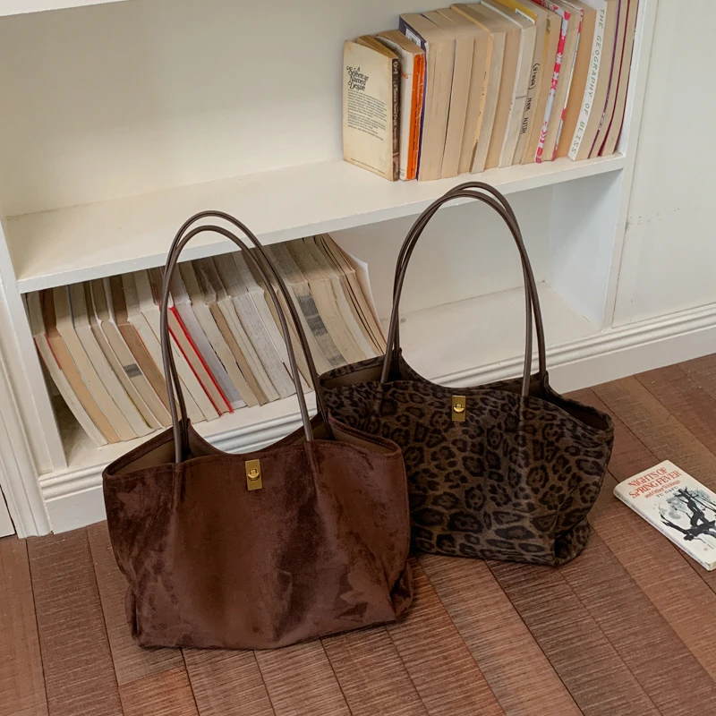 レトロなレオパード柄のスエード製トートバッグ。高級感のある大 - Women'S Bags Handbags のレビューと価格